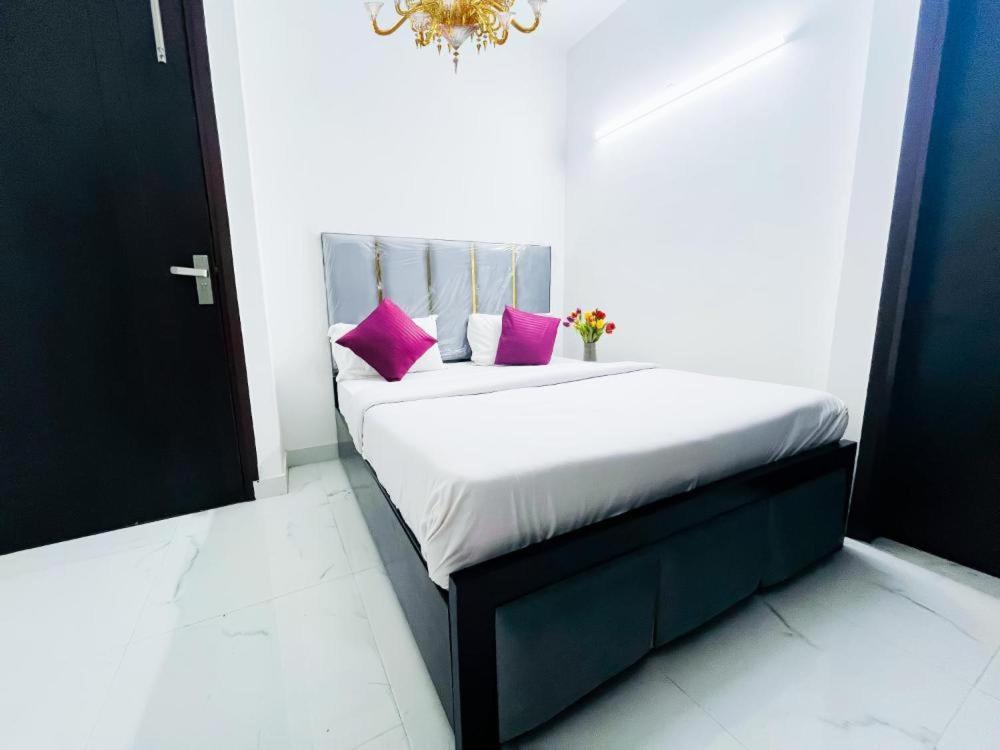 Hotel 24By7 New Delhi Exterior photo