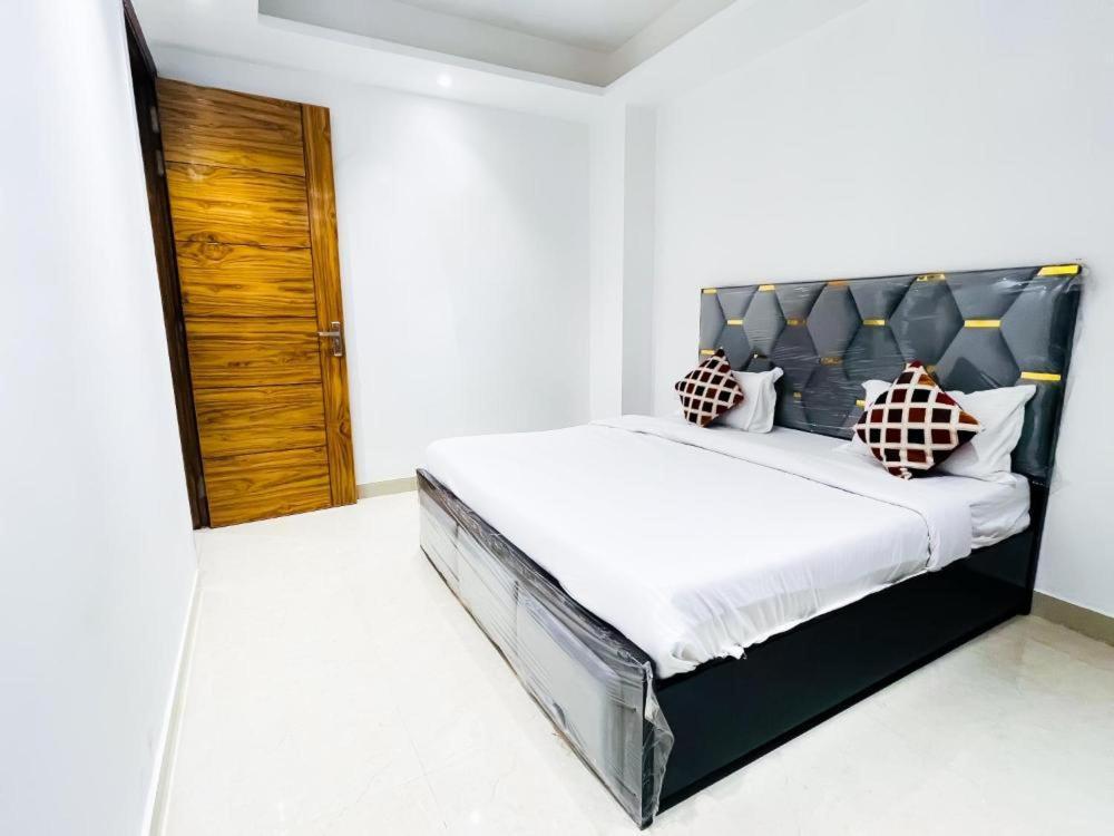 Hotel 24By7 New Delhi Exterior photo